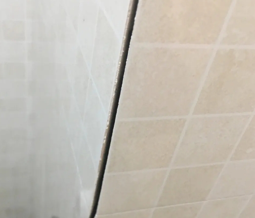 康巴什瓷砖空鼓维修公司分享阳台瓷砖脱落的修复过程可以分为以下几个步骤